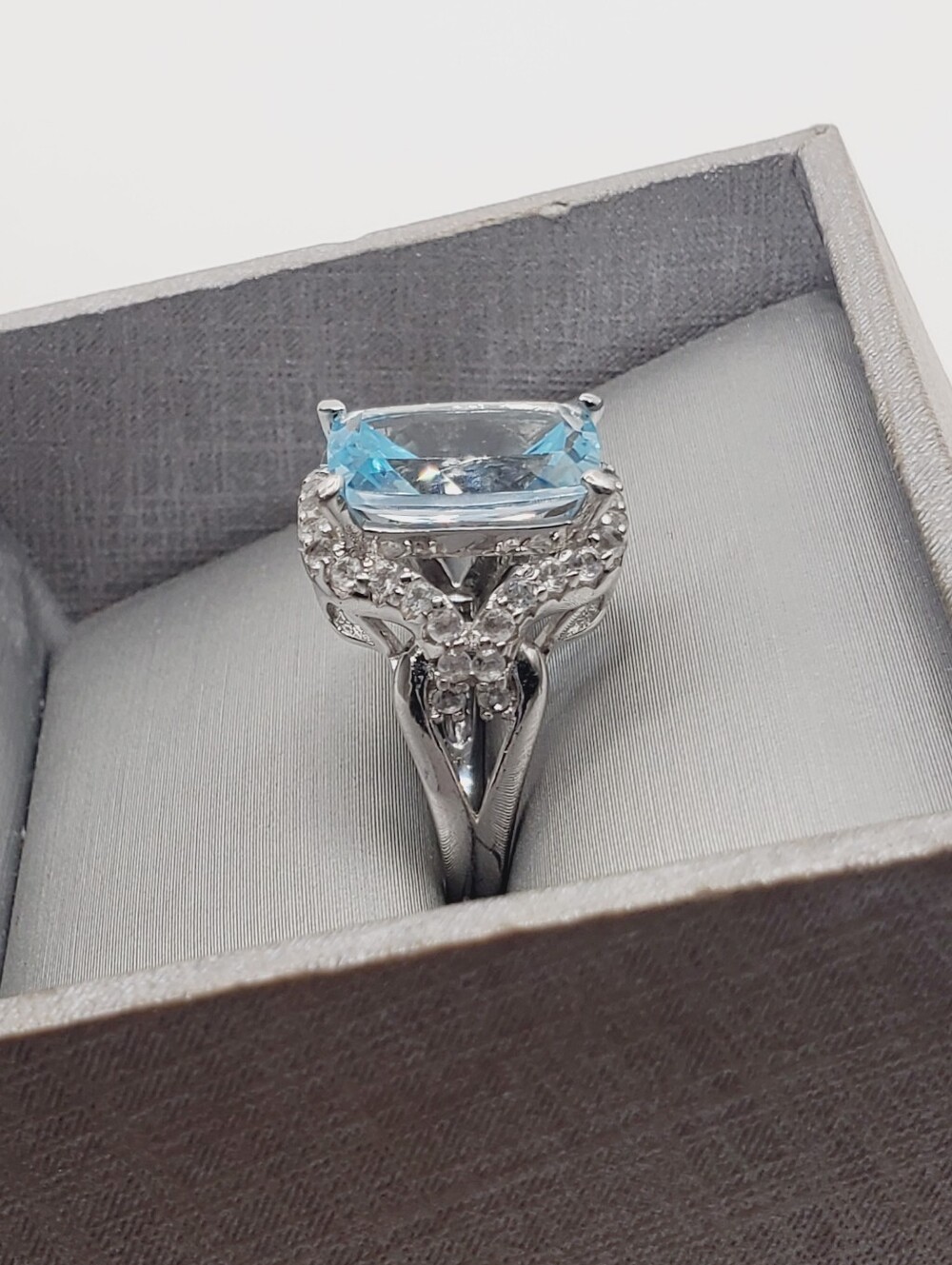 5.25 Carat Genuine Blue Topaz Halo Cocktail 925 Sterling Silver Ring - Picture 2 of 9